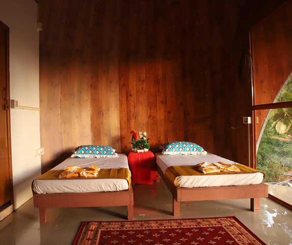 acdimotion-12 ACCOMMODATIONS