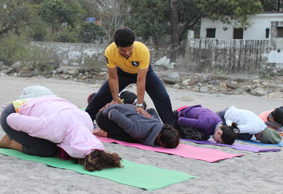 beginners-level-yoga-adjust beginners-level-yoga-adjust