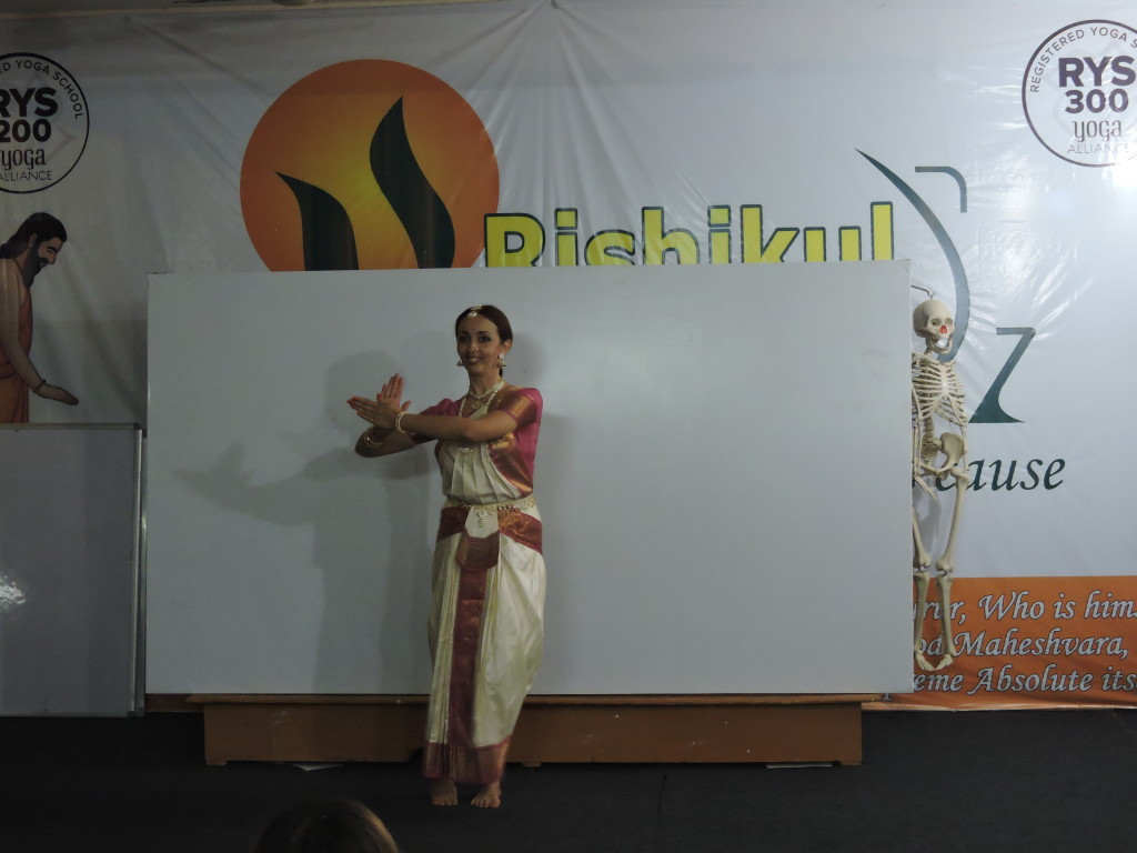 bharatnatyam in rishikul yogshala