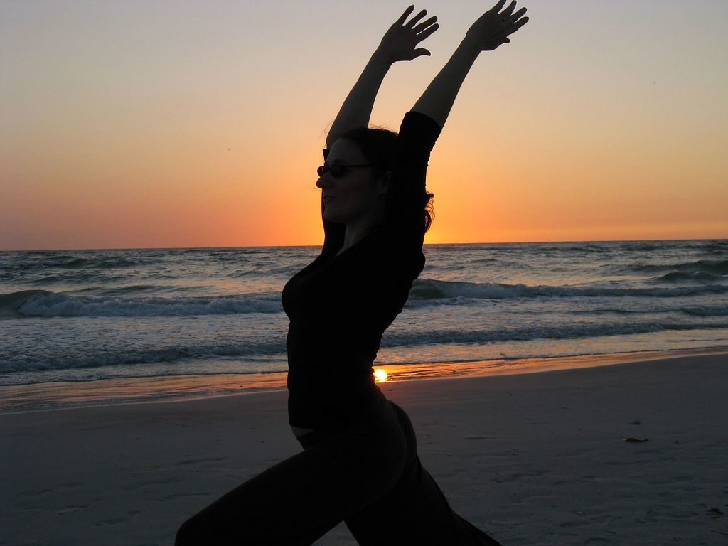 Raised arms Pose (Hastottanasana)